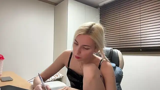 Snapshot of yunasuka chatting on December 28, 2024, 4:09 pm yunasuka online show from December 28, 2024, 4:09 pm