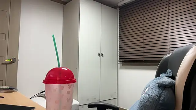 Snapshot of yunasuka chatting on January 12, 2025, 1:05 pm yunasuka online show from January 12, 2025, 1:05 pm