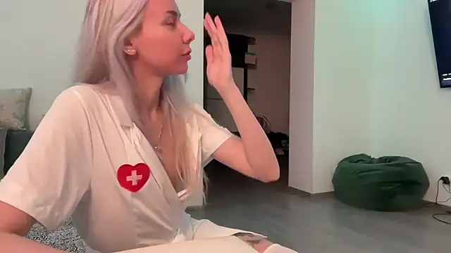 Snapshot of yunasuka chatting on February 6, 2025, 1:49 am yunasuka online show from February 6, 2025, 1:49 am