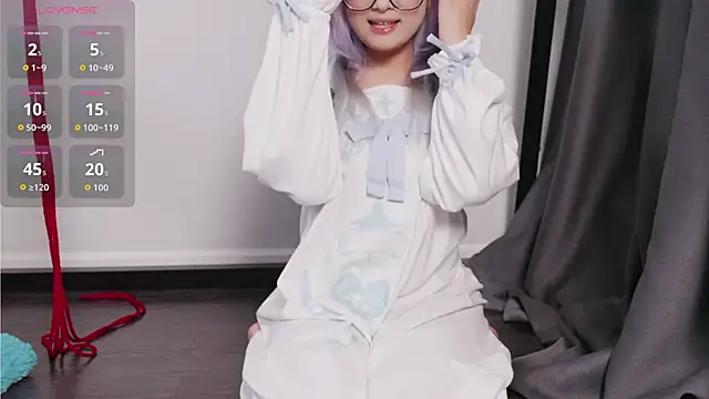 Yu UwU  online show from October 17, 2025, 1:57 pm