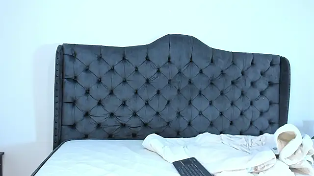 two milkyway online show from September 26, 2025, 12:31 pm