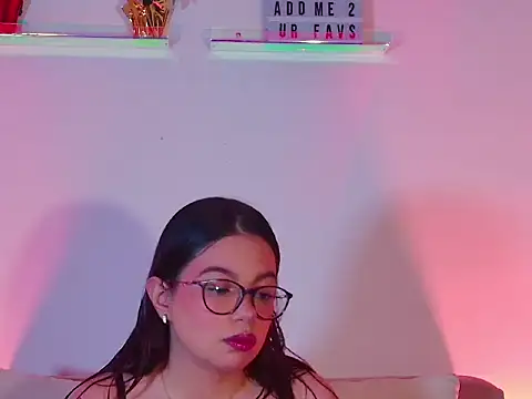 EmiF26 online show from April 6, 2026, 11:16 pm