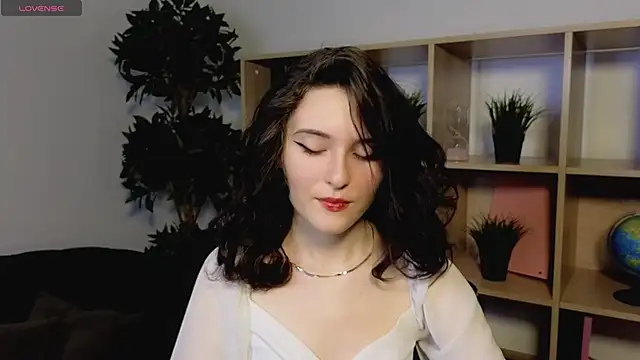 niki cutes online show from January 12, 2025, 1:11 am