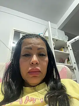 Snapshot of KarolRubi1 chatting on May 27, 2026, 1:57 am KarolRubi1 online show from May 27, 2026, 1:57 am