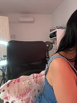 Snapshot of KarolRubi1 chatting on June 6, 2026, 4:44 pm KarolRubi1 online show from June 6, 2026, 4:44 pm