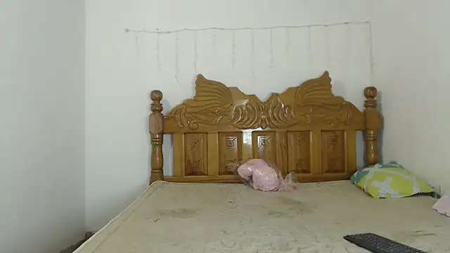 Coral0403 online show from February 19, 2025, 7:05 pm