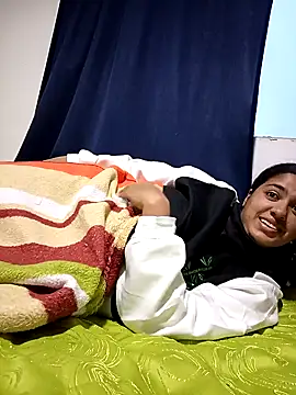 cleo lincy13 online show from January 3, 2025, 11:01 pm