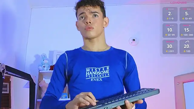 Snapshot of Nijinsky_LatinBoy chatting on May 7, 2026, 11:04 am Nijinsky LatinBoy online show from May 7, 2026, 11:04 am