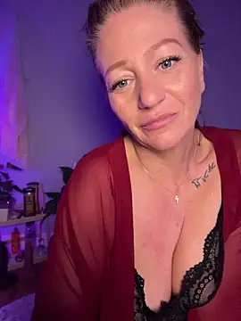 AlessasRoom online show from April 24, 2026, 7:11 am