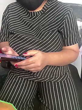 tanvihot2 online show from April 21, 2026, 4:01 pm