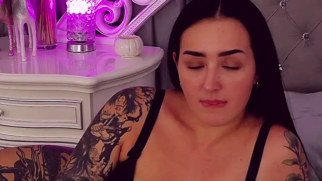 KimKhallifa online show from March 8, 2025, 3:13 pm