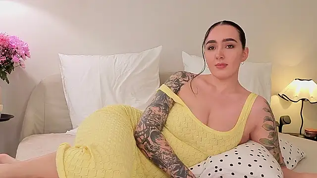 KimKhallifa online show from March 18, 2026, 5:32 am