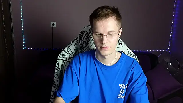 Leonnextdoor online show from December 29, 2024, 7:39 am