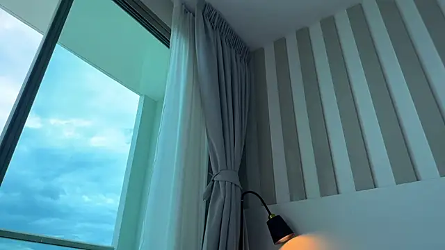 Carolyn Smith online show from December 5, 2025, 1:25 am