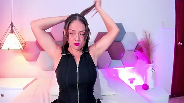 EloiseQuinn online show from September 17, 2025, 1:35 pm