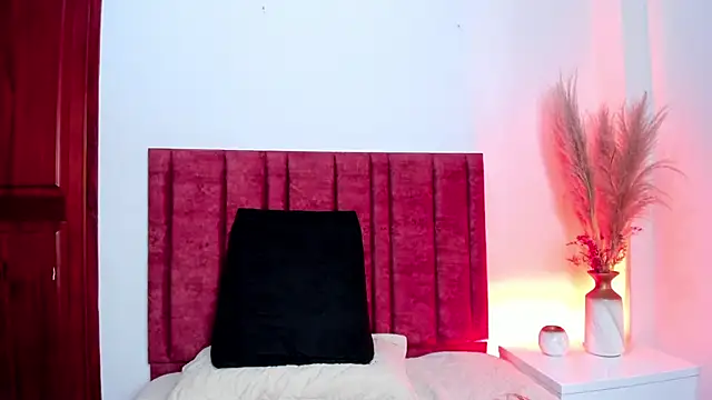 EloiseQuinn online show from October 20, 2025, 1:11 pm