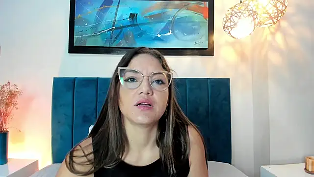 EloiseQuinn online show from October 21, 2025, 1:23 pm