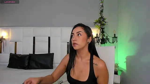 MAGIC AURORAA online show from February 10, 2025, 12:18 pm