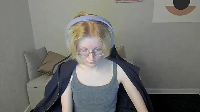 ElizabethHarpper online show from September 14, 2025, 8:13 am