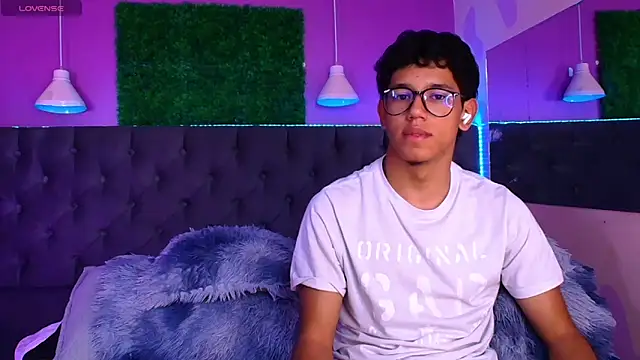 RyanPricee online show from April 14, 2026, 1:55 am