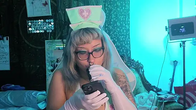 Snapshot of deluxxxeblu chatting on January 13, 2026, 3:12 am deluxxxeblu online show from January 13, 2026, 3:12 am