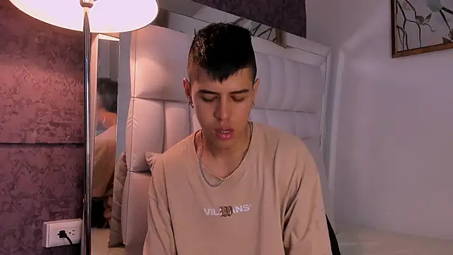 Snapshot of Angel_Khouri chatting on January 31, 2025, 8:01 pm Angel Khouri online show from January 31, 2025, 8:01 pm