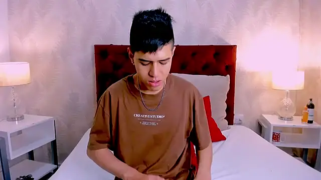 Snapshot of Angel_Khouri chatting on February 4, 2025, 8:38 pm Angel Khouri online show from February 4, 2025, 8:38 pm