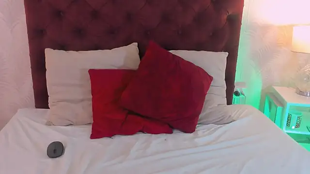 Snapshot of Angel_Khouri chatting on February 5, 2025, 11:06 pm Angel Khouri online show from February 5, 2025, 11:06 pm