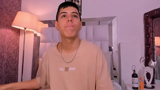 Snapshot of Angel_Khouri chatting on February 6, 2025, 8:13 pm Angel Khouri online show from February 6, 2025, 8:13 pm