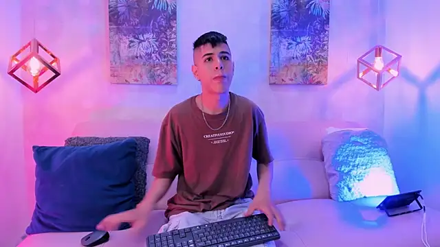 Snapshot of Angel_Khouri chatting on February 9, 2025, 8:13 pm Angel Khouri online show from February 9, 2025, 8:13 pm