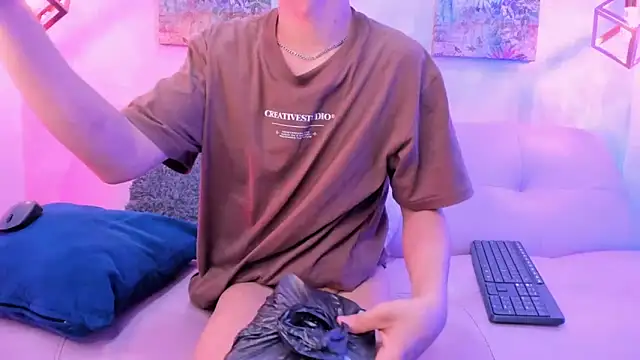 Snapshot of Angel_Khouri chatting on February 10, 2025, 2:19 am Angel Khouri online show from February 10, 2025, 2:19 am