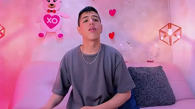 Snapshot of Angel_Khouri chatting on February 20, 2025, 4:07 am Angel Khouri online show from February 20, 2025, 4:07 am