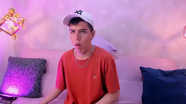 Snapshot of Angel_Khouri chatting on March 6, 2025, 4:41 am Angel Khouri online show from March 6, 2025, 4:41 am