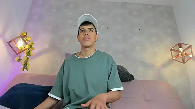 Snapshot of Angel_Khouri chatting on March 7, 2025, 3:40 am Angel Khouri online show from March 7, 2025, 3:40 am