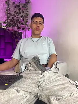 Snapshot of Angel_Khouri chatting on September 21, 2025, 4:03 am Angel Khouri online show from September 21, 2025, 4:03 am