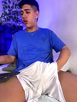 Snapshot of Angel_Khouri chatting on October 8, 2025, 3:37 am Angel Khouri online show from October 8, 2025, 3:37 am