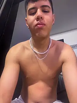 Snapshot of Angel_Khouri chatting on November 17, 2025, 11:10 pm Angel Khouri online show from November 17, 2025, 11:10 pm