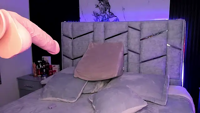 daniiphoeniixx online show from February 2, 2025, 10:02 am