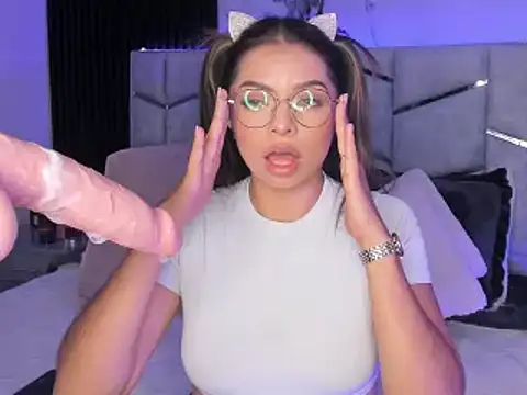 daniiphoeniixx online show from February 13, 2025, 10:33 pm