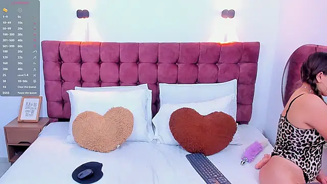 Annie kurt  online show from February 24, 2025, 8:36 pm