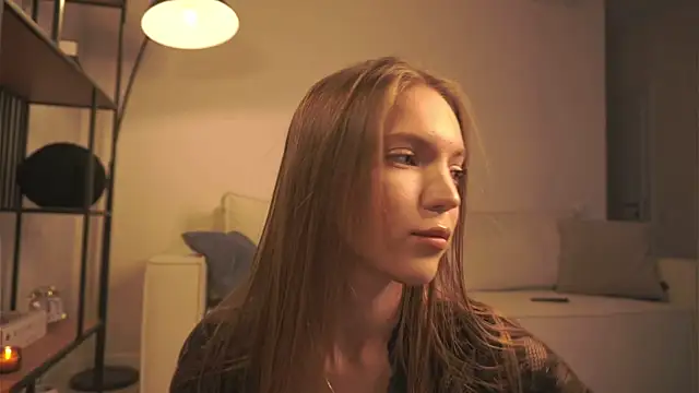 alittlestarrr online show from January 6, 2025, 5:06 pm