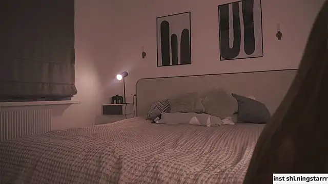 alittlestarrr online show from January 12, 2025, 1:48 pm