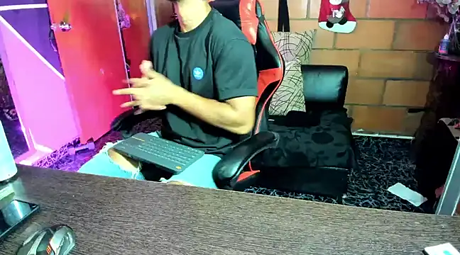 Adam Valenciia online show from February 2, 2025, 5:32 am