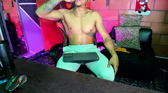 Adam Valenciia online show from February 11, 2025, 5:05 am