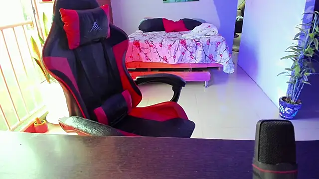 Adam Valenciia online show from October 23, 2025, 7:01 pm