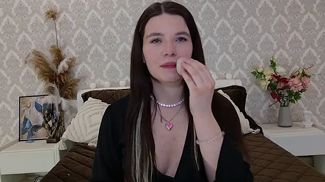 Nellie Medina online show from February 25, 2025, 2:03 am