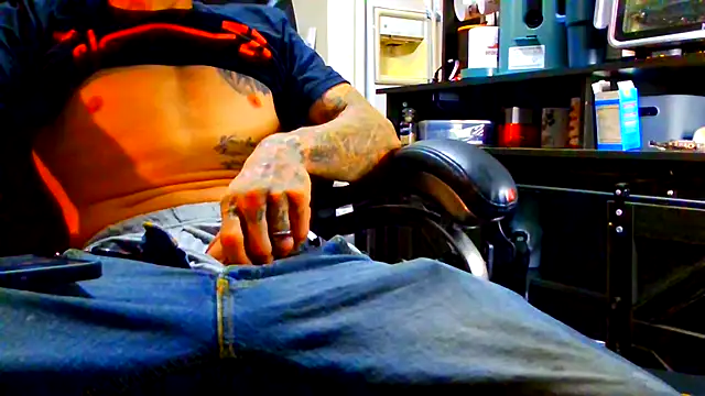 JamesMichael88 online show from April 21, 2026, 4:23 pm