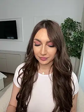 claraxjoyy online show from April 23, 2026, 4:09 pm