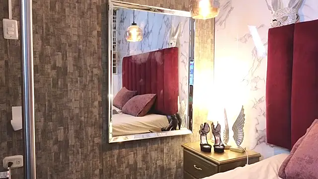 KRYSSTARITTER4 online show from September 25, 2025, 2:48 am