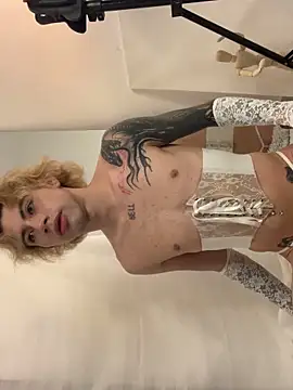 Snapshot of Henophiid chatting on March 13, 2025, 1:21 am Henophiid online show from March 13, 2025, 1:21 am